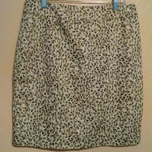 Valerie Bertinelli leopard print pencil skirt